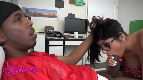 Mia Khalifas Expert Blowjob Skills – Exclusive Scene